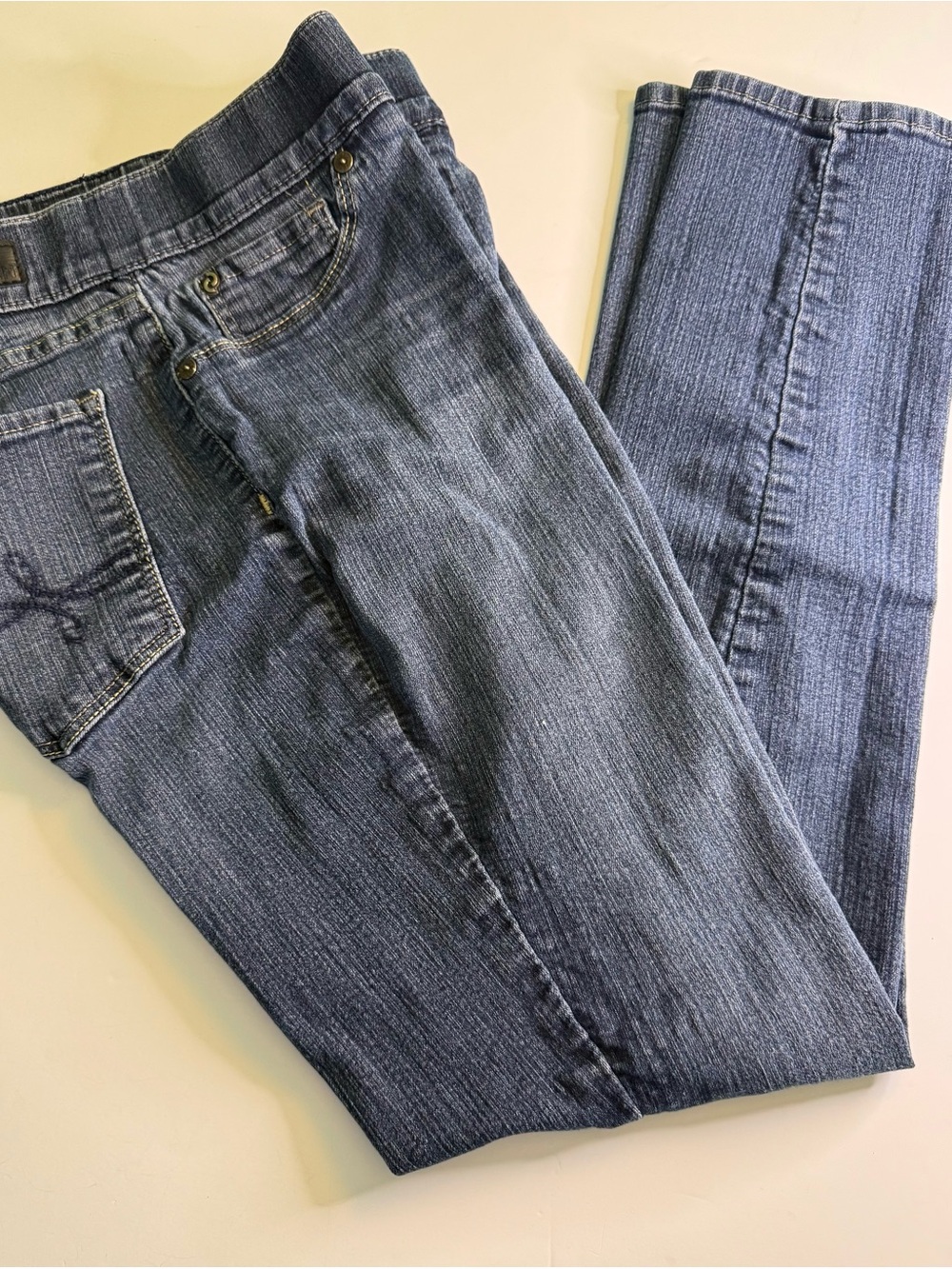 Denizen from Levi's Women's Straight Leg Jeans in Medium Blue Wash Sz 14M